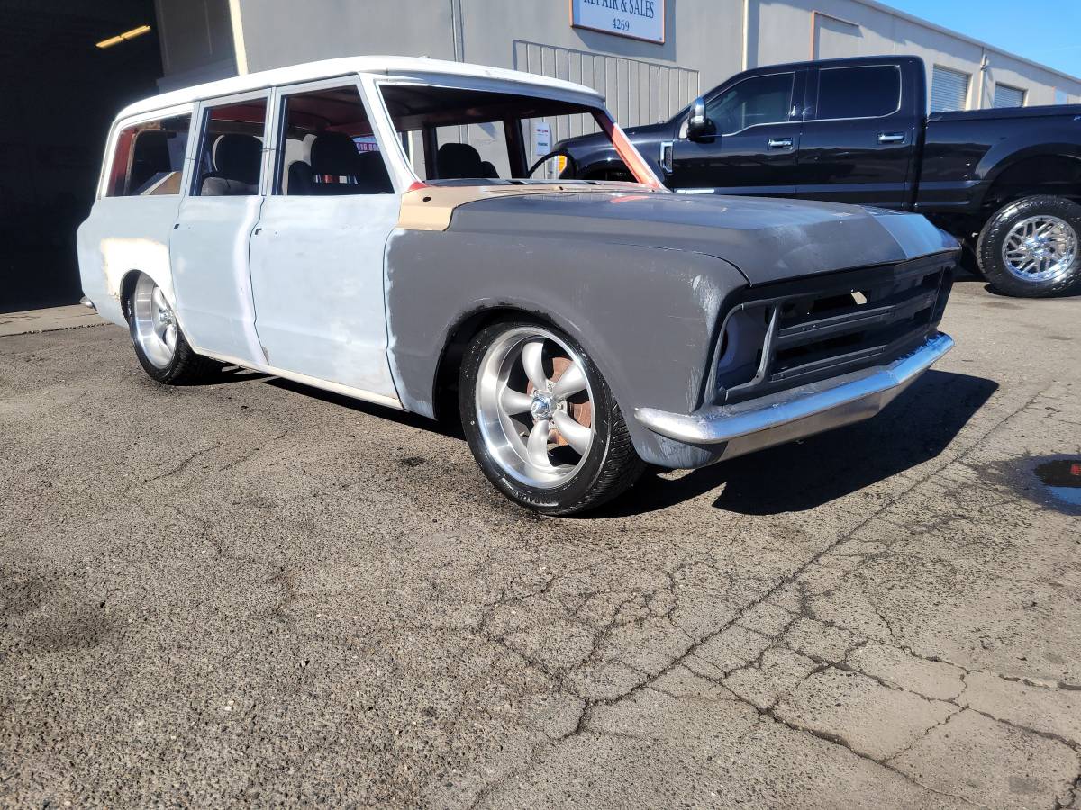 Chevrolet-Suburban-1967-1