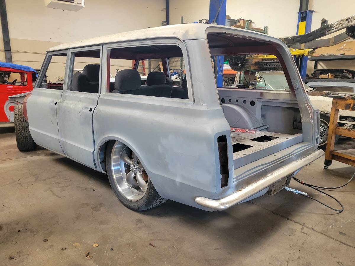Chevrolet-Suburban-1967-18
