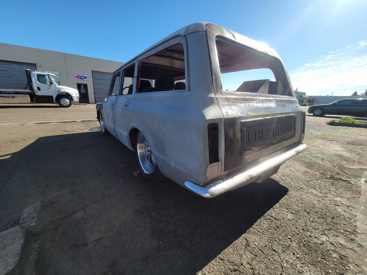 Chevrolet-Suburban-1967-3