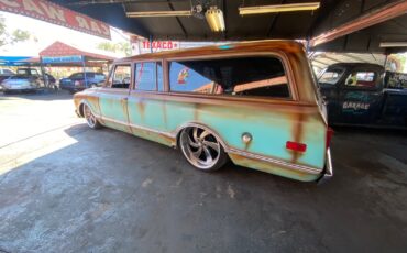 Chevrolet-Suburban-1968-Coupe-1