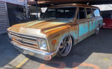 Chevrolet-Suburban-1968-Coupe-10