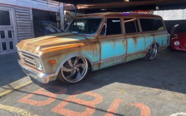 Chevrolet-Suburban-1968-Coupe-13