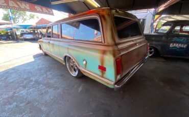 Chevrolet-Suburban-1968-Coupe-14