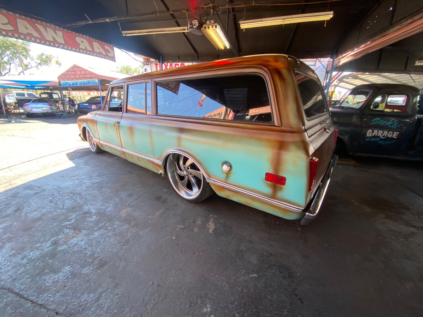 Chevrolet-Suburban-1968-Coupe-15