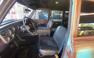 Chevrolet-Suburban-1968-Coupe-19
