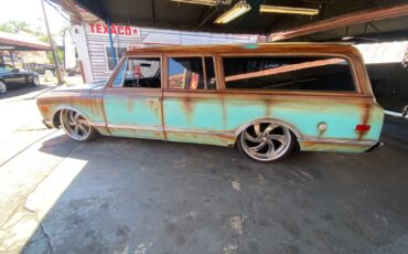 Chevrolet-Suburban-1968-Coupe-2