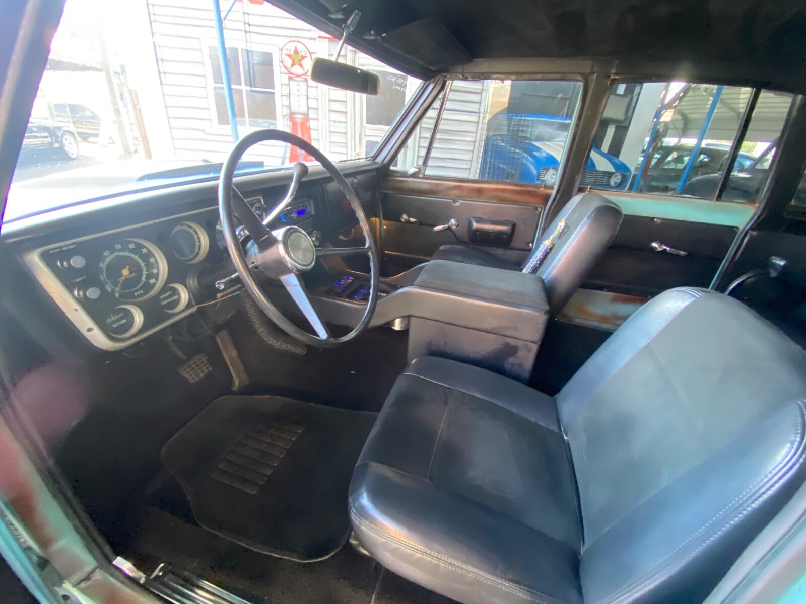 Chevrolet-Suburban-1968-Coupe-20