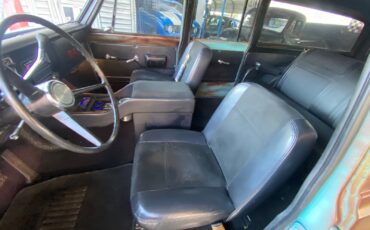Chevrolet-Suburban-1968-Coupe-22