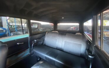 Chevrolet-Suburban-1968-Coupe-23