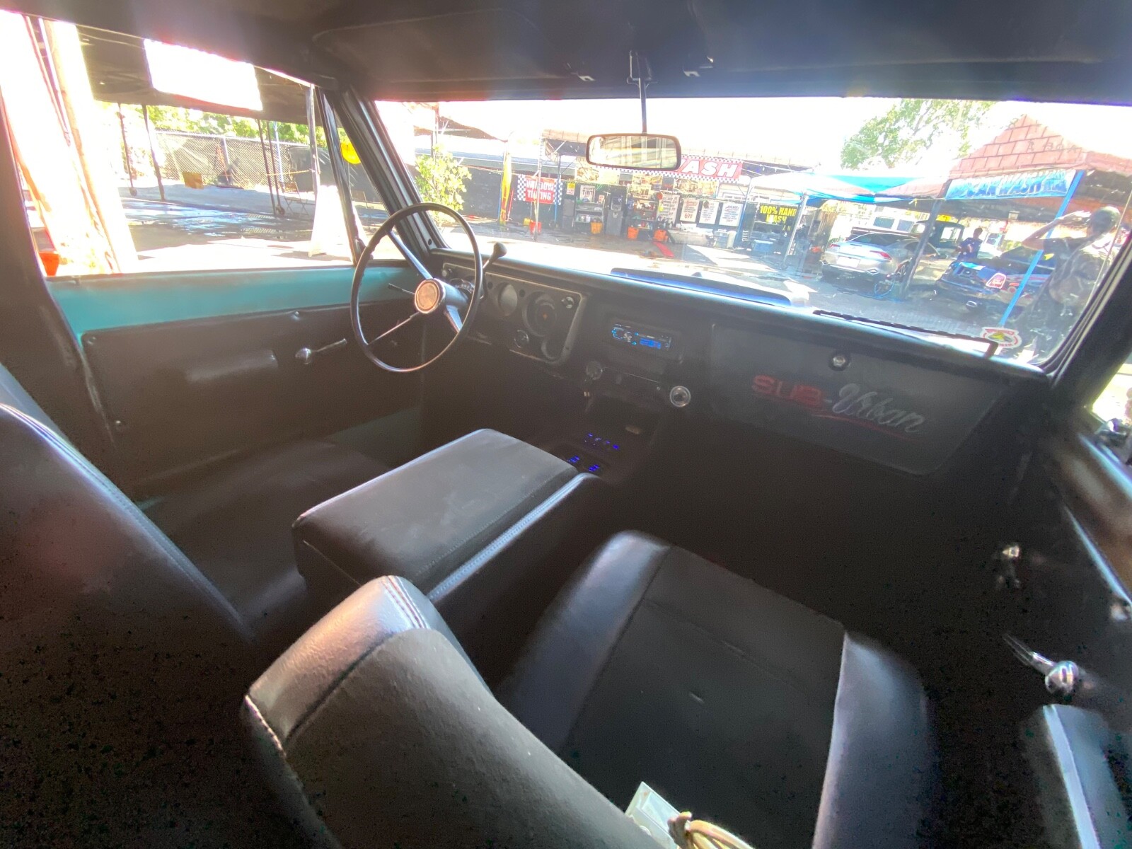 Chevrolet-Suburban-1968-Coupe-24