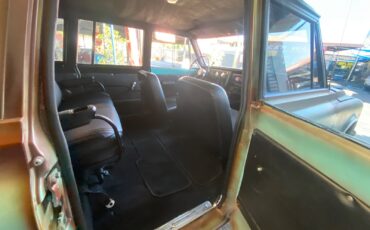 Chevrolet-Suburban-1968-Coupe-26