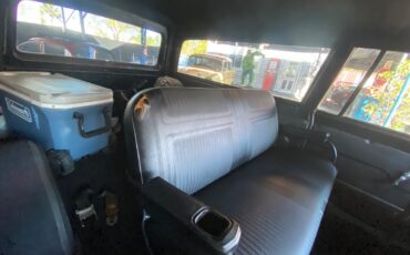 Chevrolet-Suburban-1968-Coupe-27