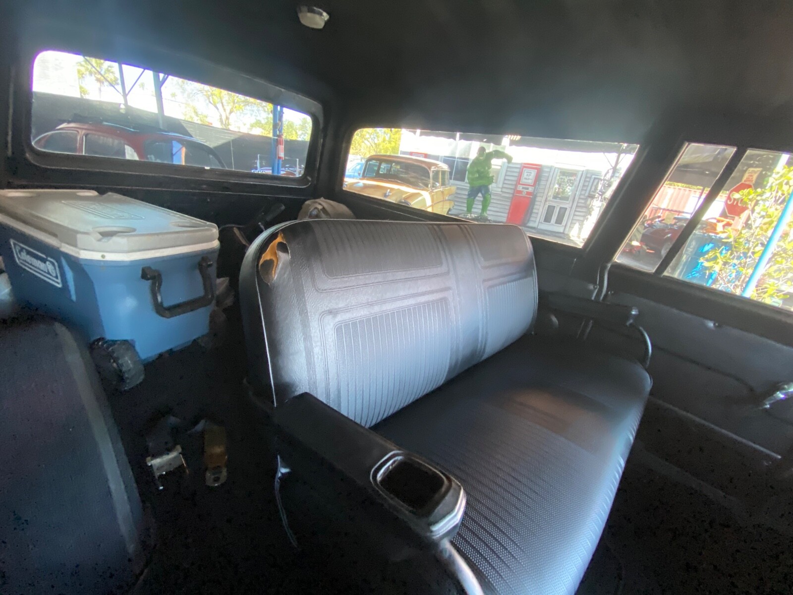 Chevrolet-Suburban-1968-Coupe-27