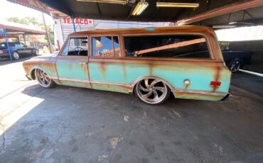 Chevrolet-Suburban-1968-Coupe-3