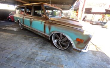 Chevrolet-Suburban-1968-Coupe-31
