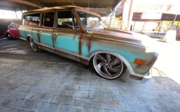 Chevrolet-Suburban-1968-Coupe-32