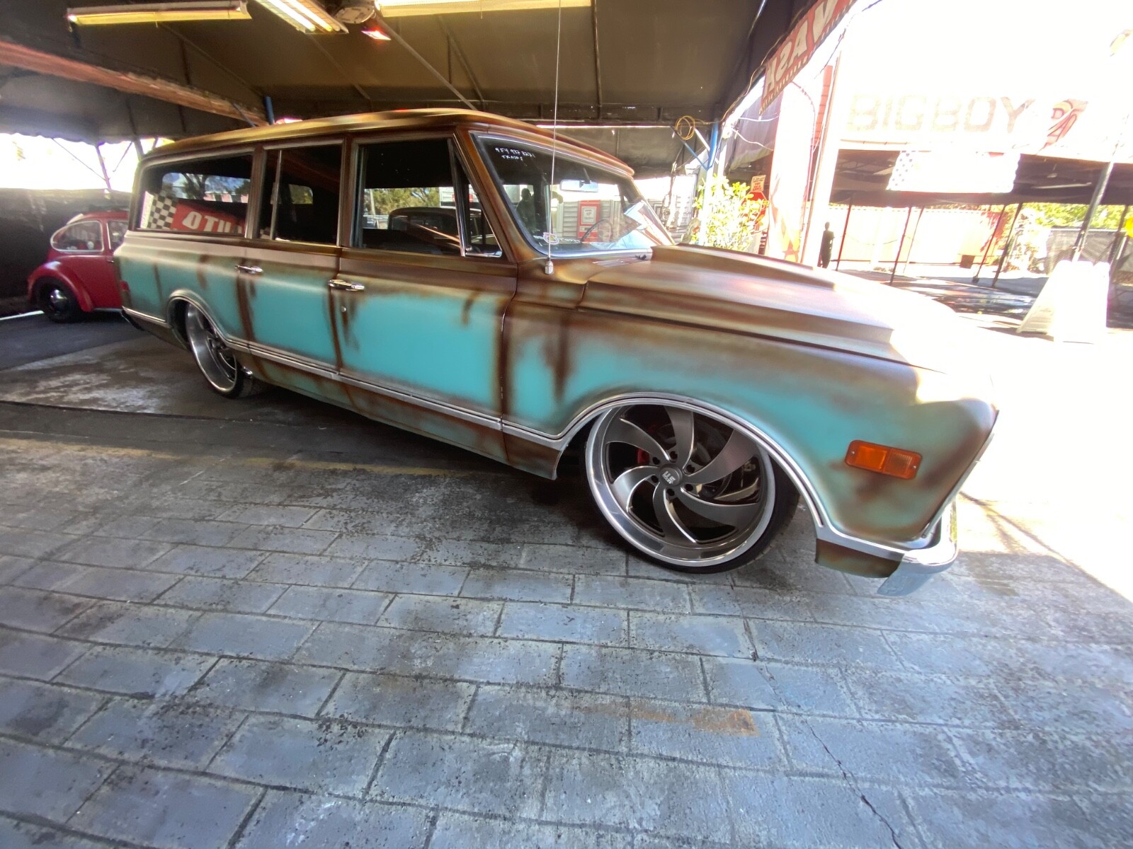Chevrolet-Suburban-1968-Coupe-32