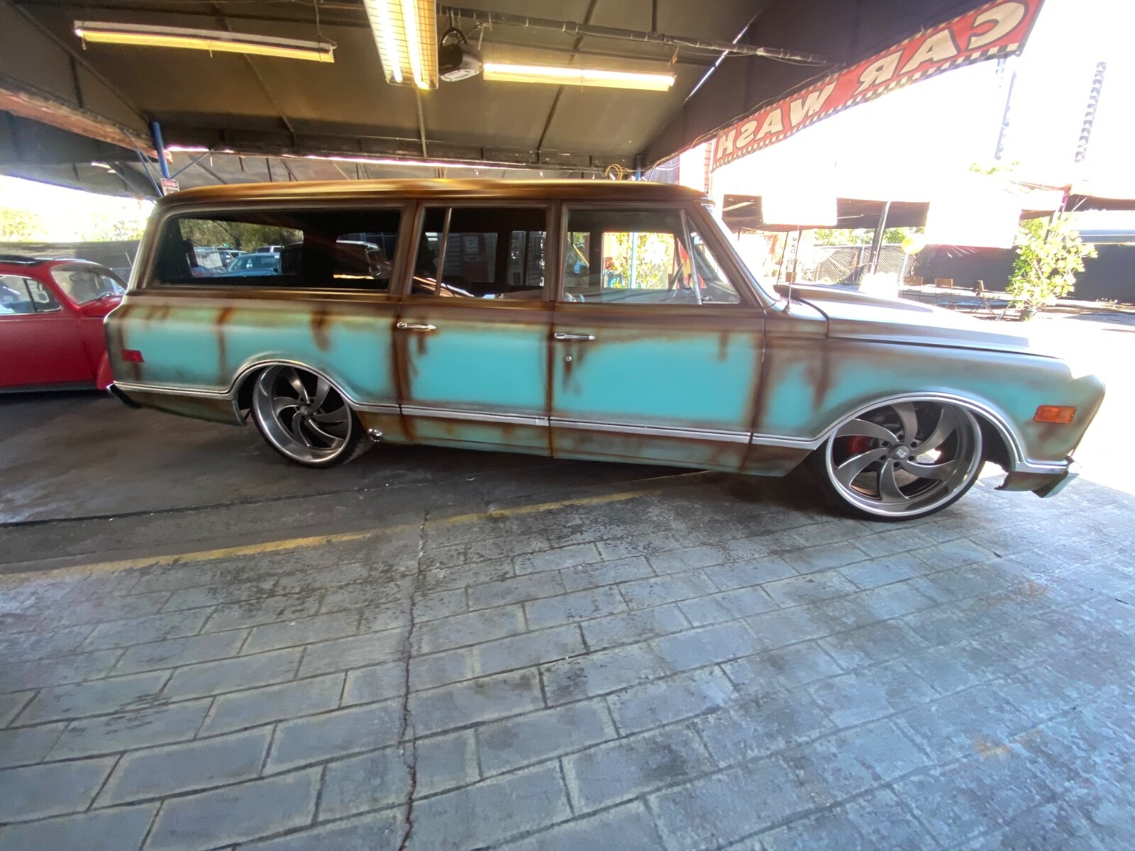 Chevrolet-Suburban-1968-Coupe-33