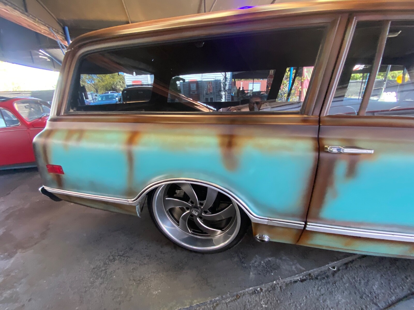 Chevrolet-Suburban-1968-Coupe-36