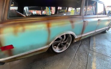 Chevrolet-Suburban-1968-Coupe-37