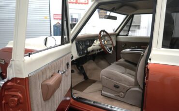 Chevrolet-Suburban-1969-36