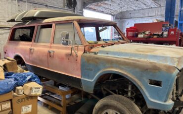 Chevrolet-Suburban-1969-SUV-2