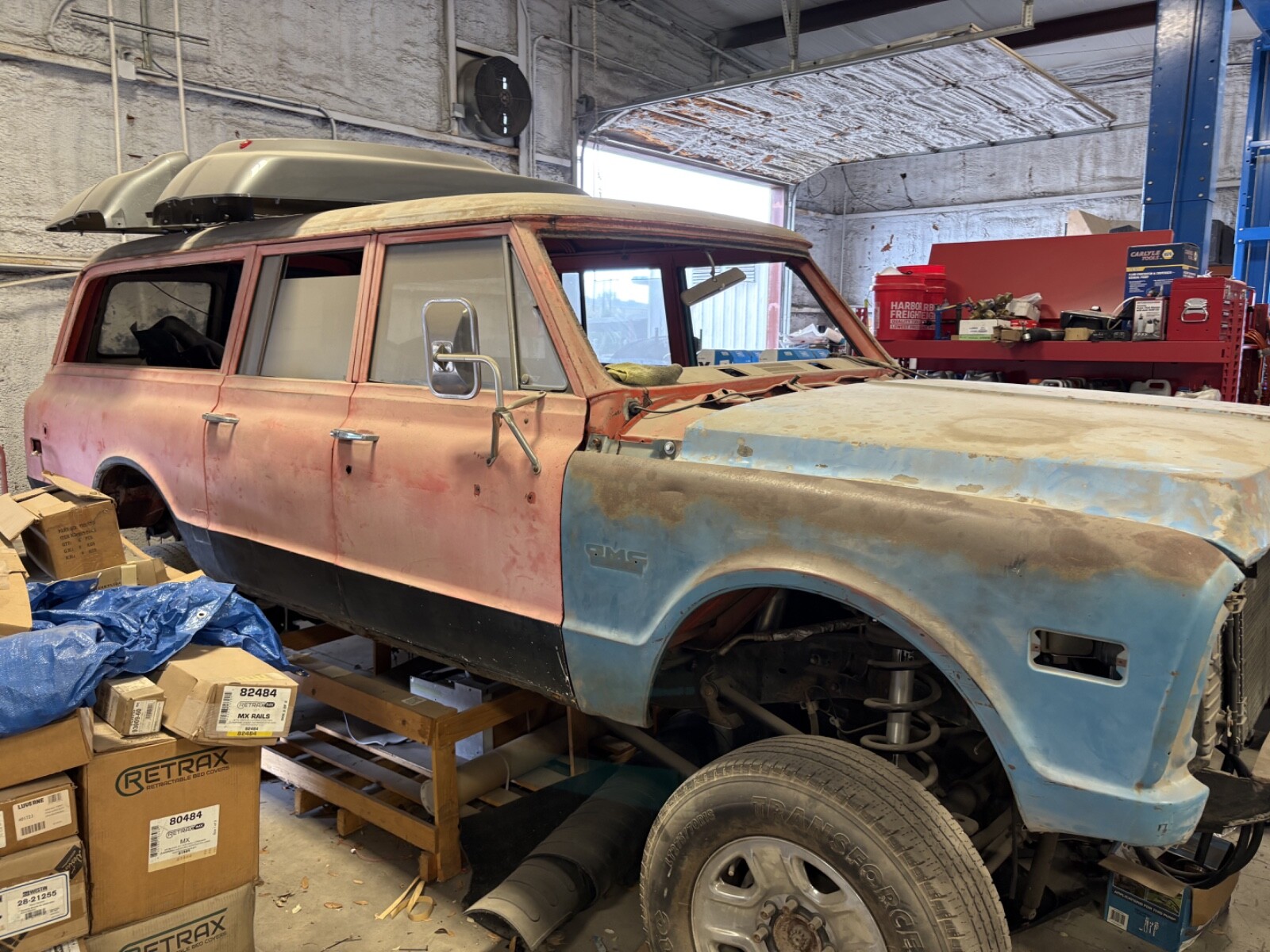 Chevrolet-Suburban-1969-SUV-2