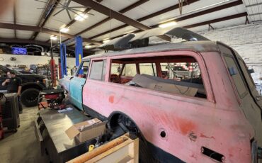 Chevrolet-Suburban-1969-SUV-4