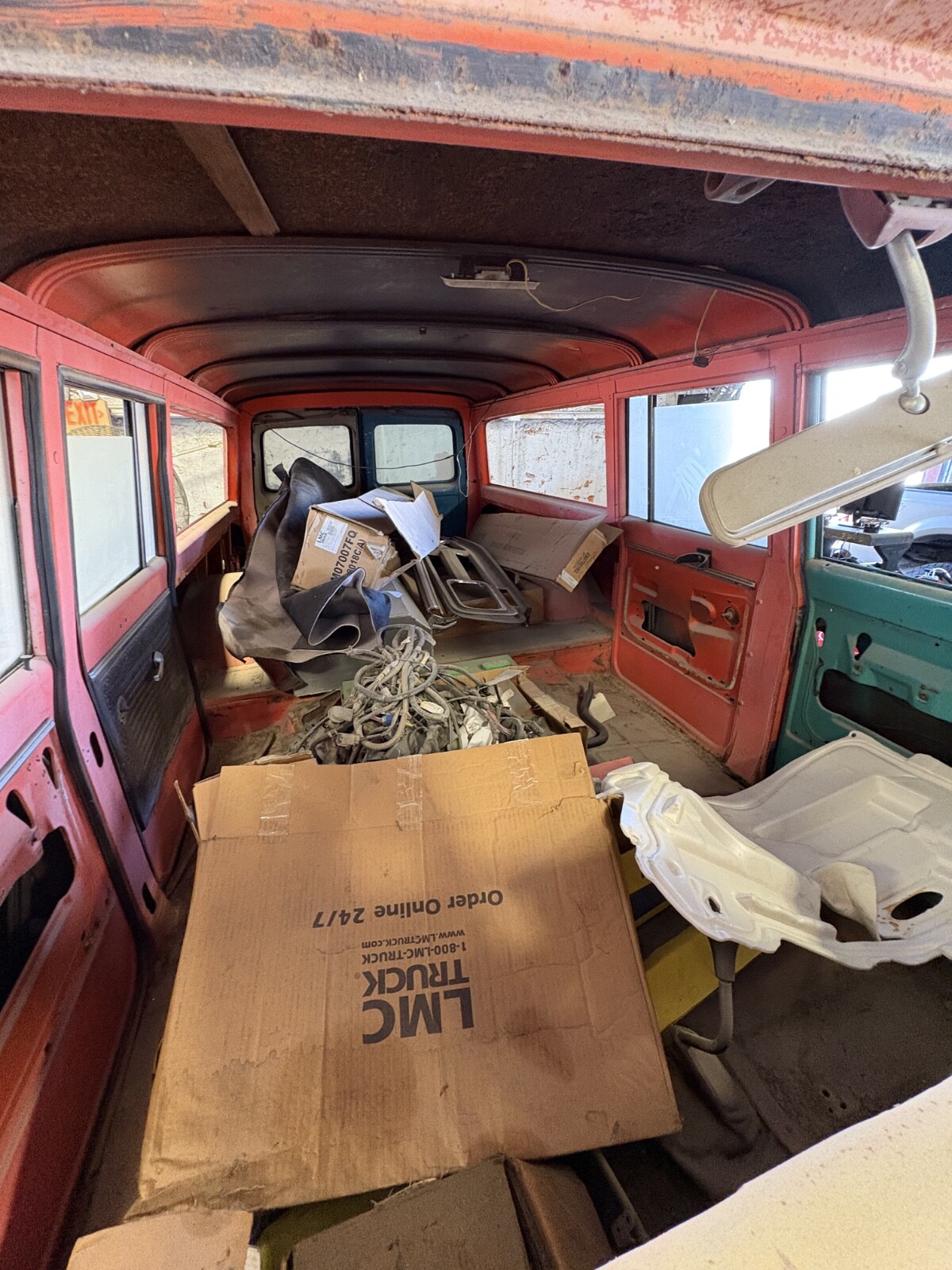 Chevrolet-Suburban-1969-SUV-5
