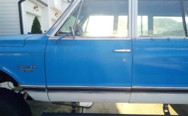 Chevrolet-Suburban-1970-blue-1