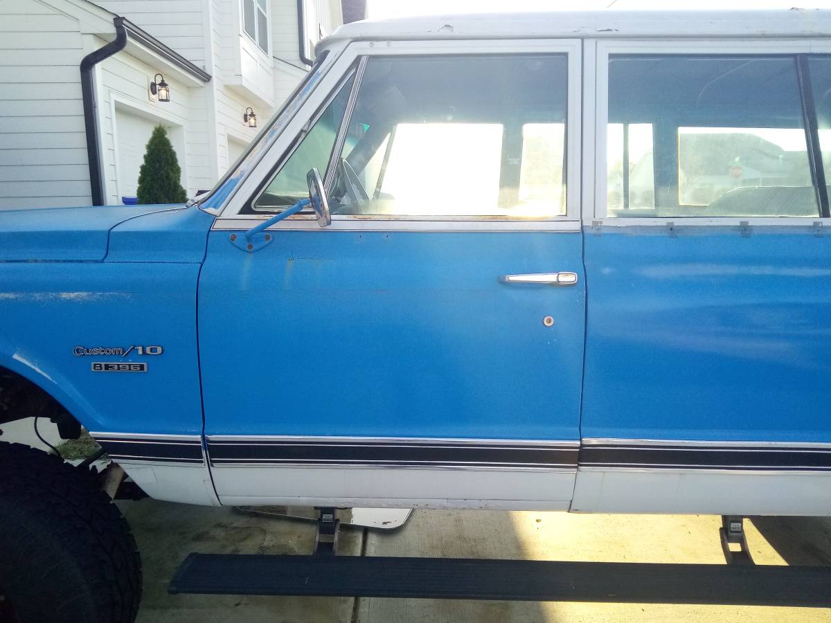 Chevrolet-Suburban-1970-blue-1