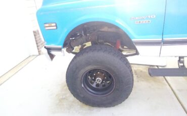 Chevrolet-Suburban-1970-blue-2