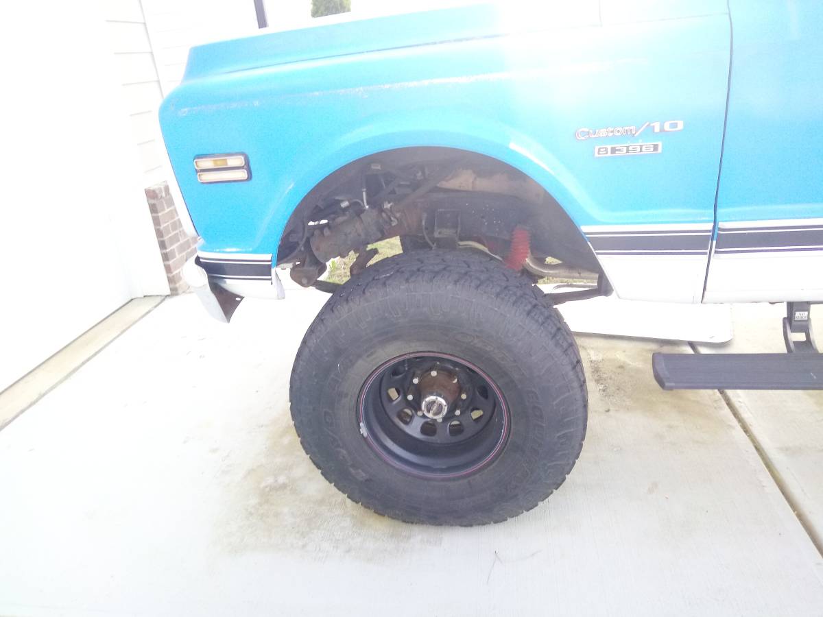 Chevrolet-Suburban-1970-blue-2