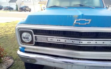 Chevrolet-Suburban-1970-blue-3
