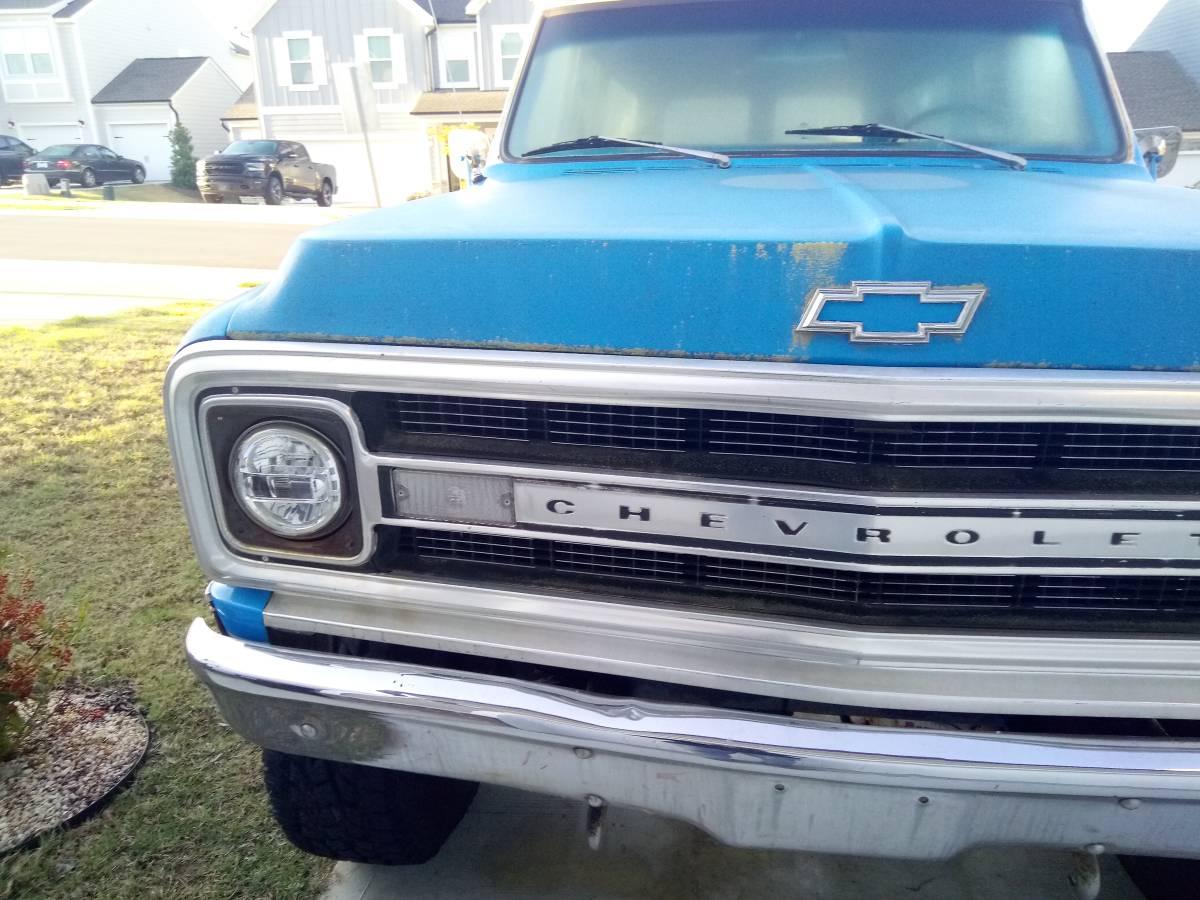 Chevrolet-Suburban-1970-blue-3