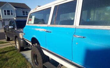 Chevrolet-Suburban-1970-blue-4