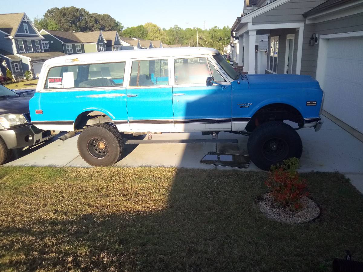 Chevrolet-Suburban-1970-blue-5