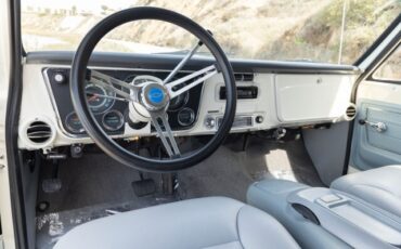 Chevrolet-Suburban-1972-SUV-1