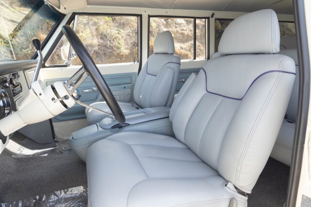 Chevrolet-Suburban-1972-SUV-3