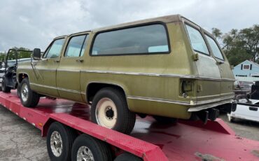 Chevrolet-Suburban-1974-1