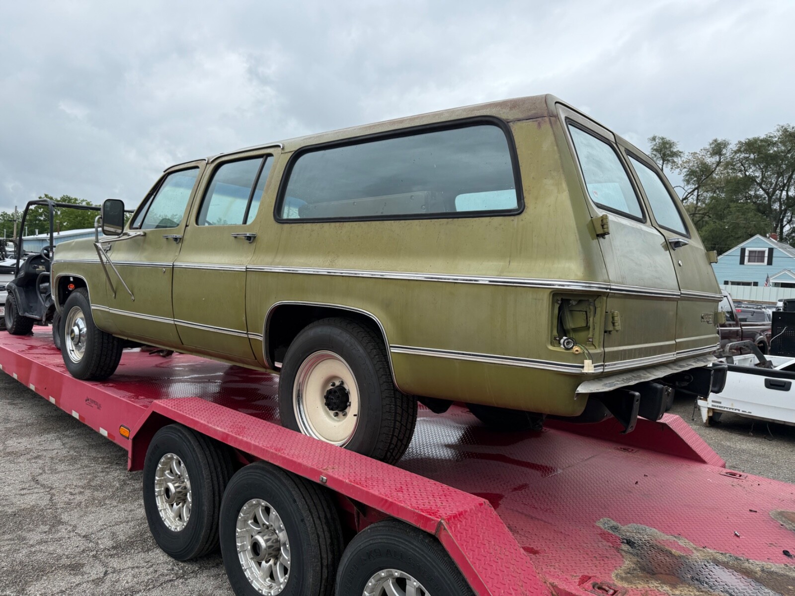 Chevrolet-Suburban-1974-1