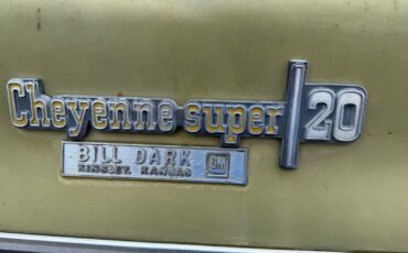 Chevrolet-Suburban-1974-14