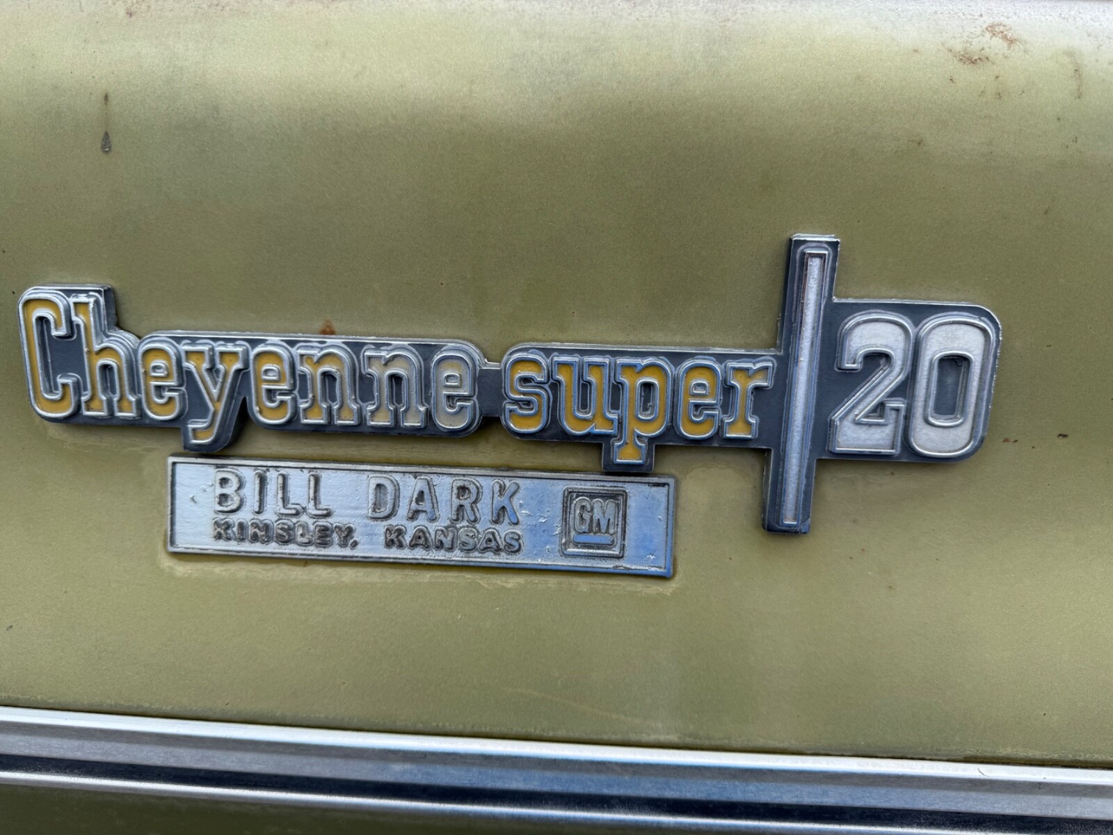 Chevrolet-Suburban-1974-14