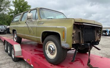 Chevrolet-Suburban-1974-3