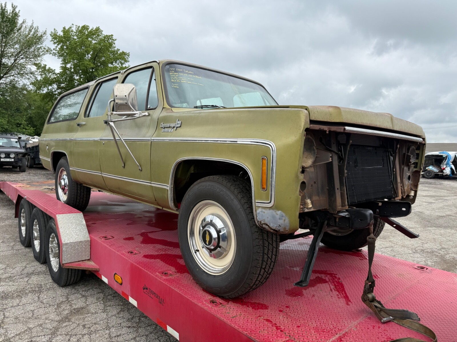 Chevrolet-Suburban-1974-3