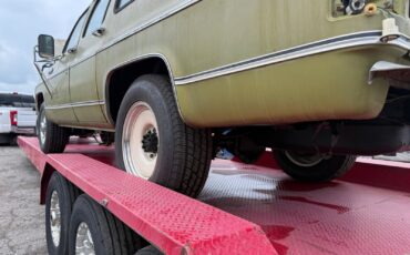 Chevrolet-Suburban-1974-6