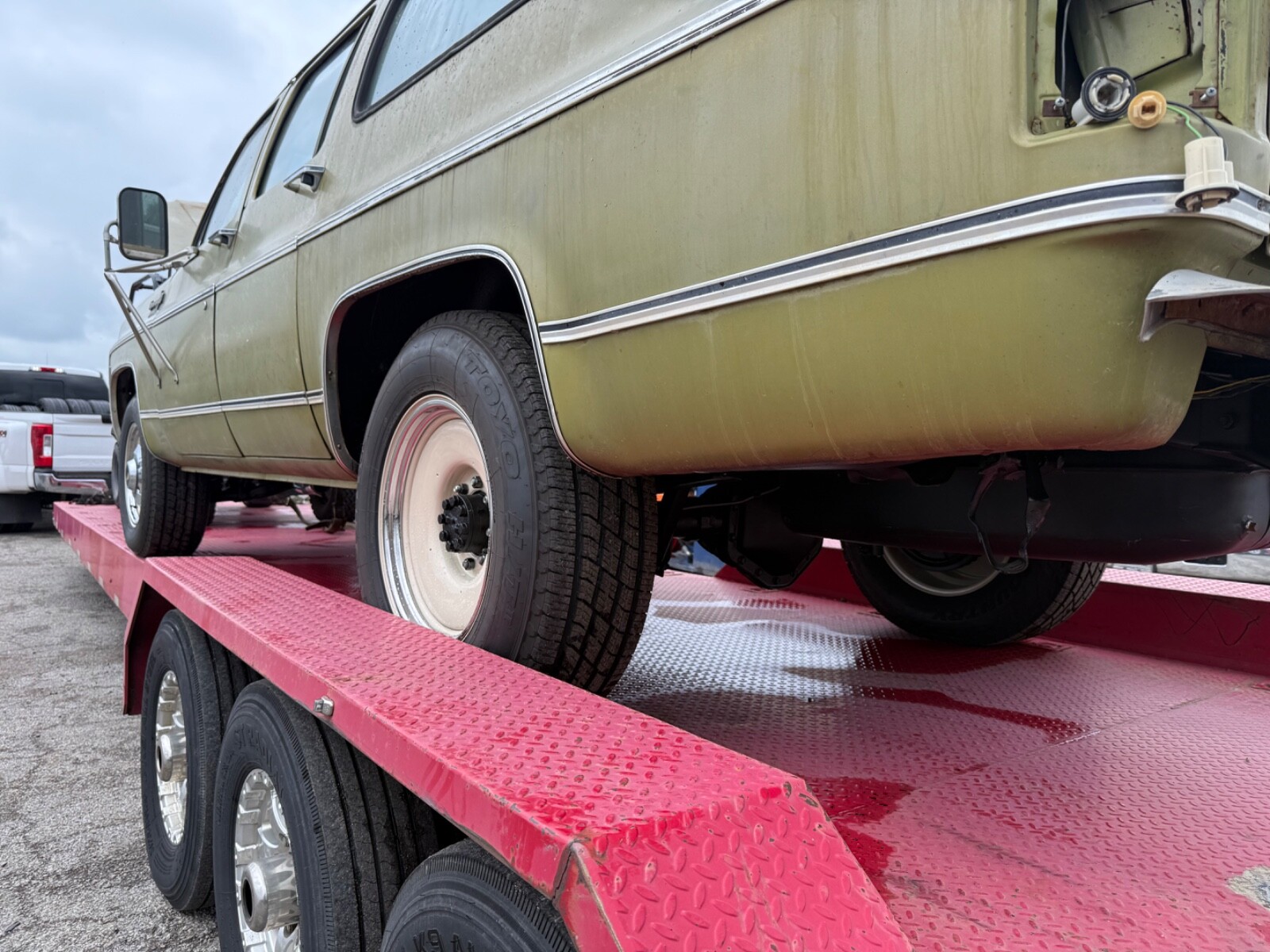 Chevrolet-Suburban-1974-6
