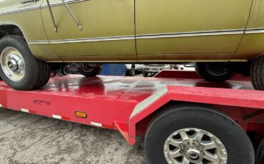 Chevrolet-Suburban-1974-7