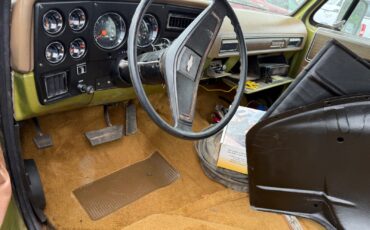 Chevrolet-Suburban-1974-9