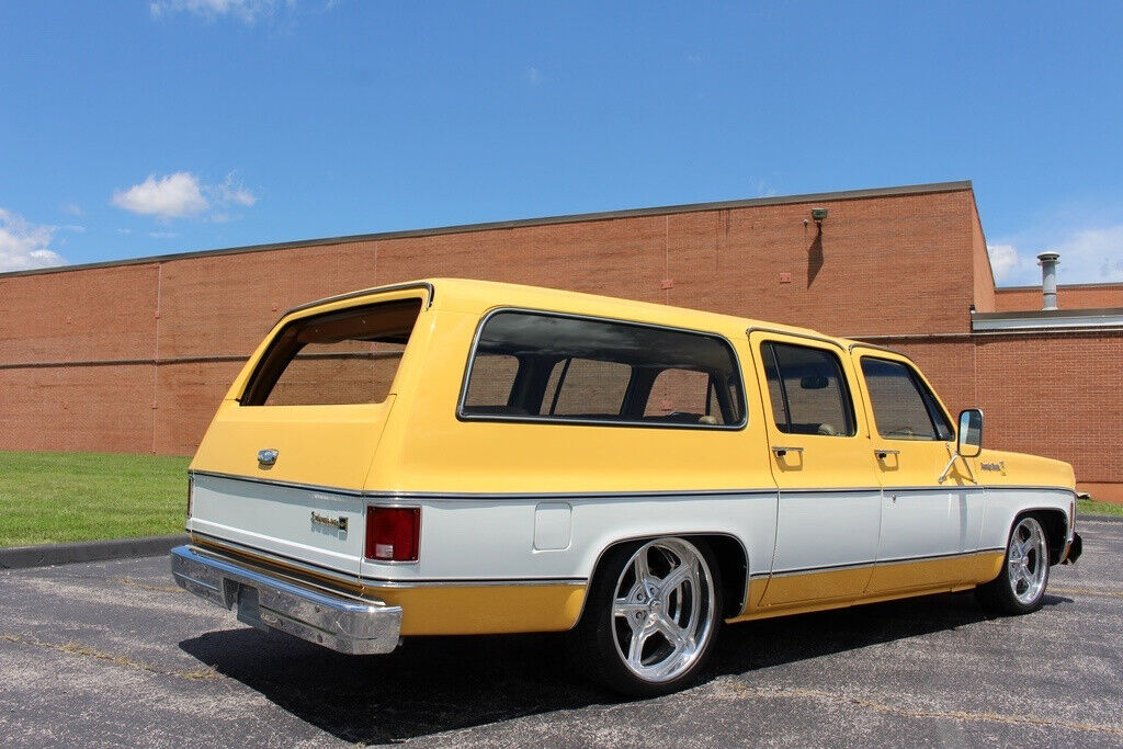 Chevrolet-Suburban-1979-SUV-10